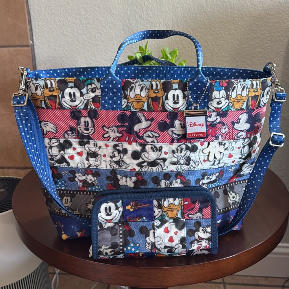 Harvey’s tote and wallet bundle